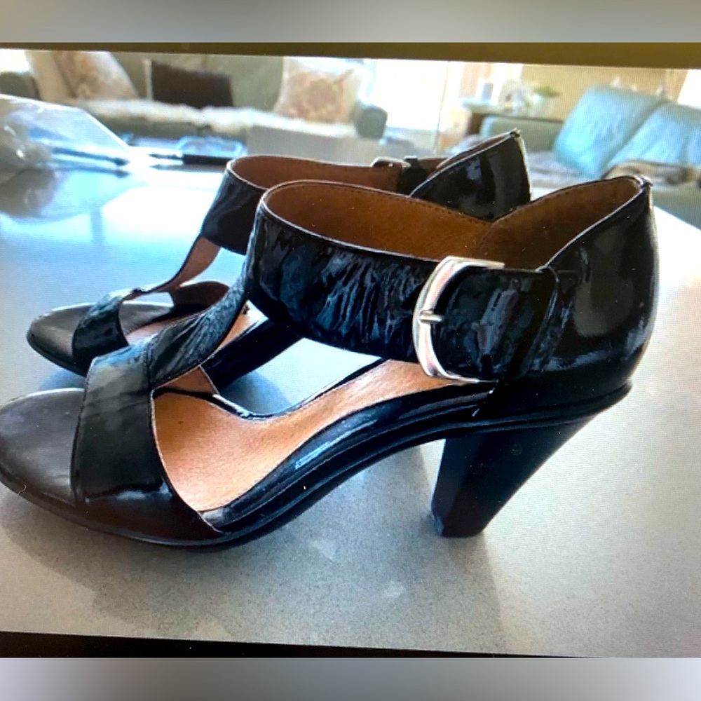 SOFFT BRAND BLACK SANDALS UPPER LEATHER NON SLIP IN SIZE 7